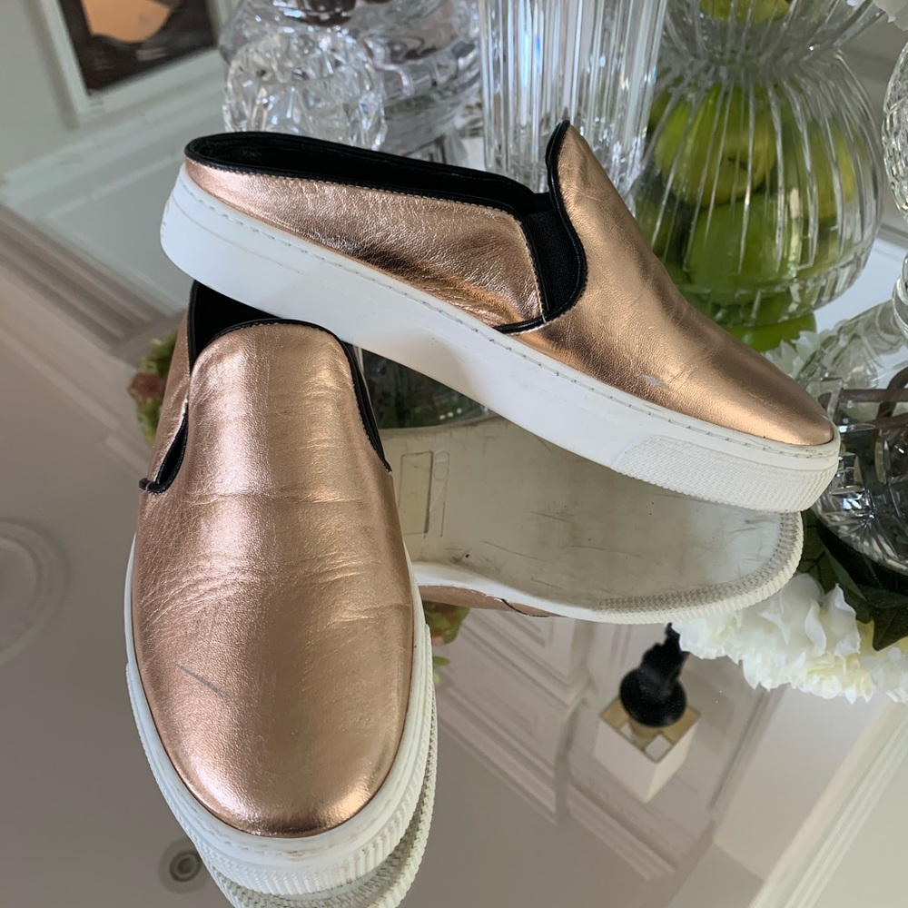 ZCD MONTREAL SLIP ONS😎